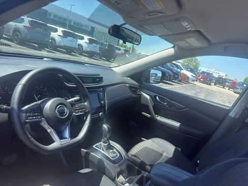 Used 2018 Nissan Rogue SV AWD/4WD image 25