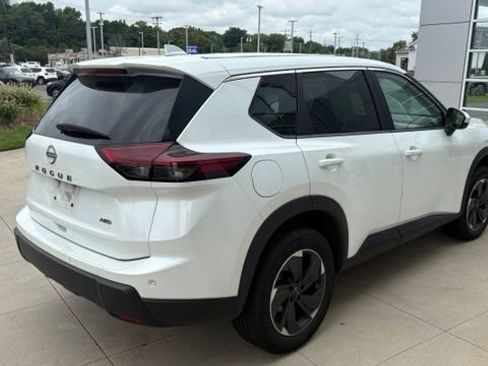 Used 2025 Nissan Rogue SV AWD/4WD image 7