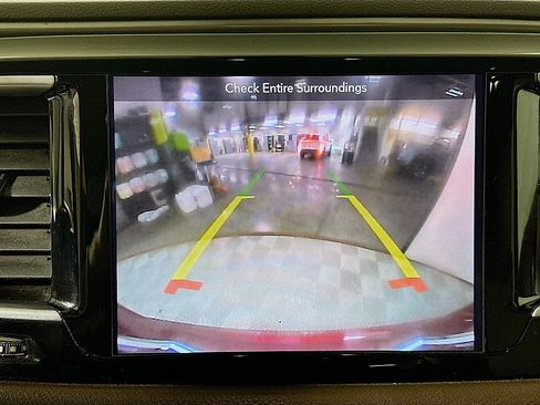 Used 2018 Chrysler Pacifica Touring-L Plus w/ Tire & Wheel Group image 16