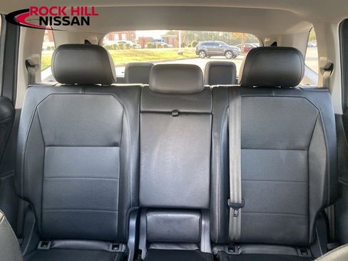 Used 2019 Volkswagen Tiguan SE w/ Panoramic Sunroof Package image 29