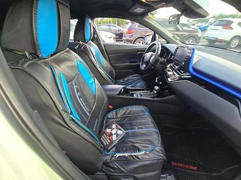 Used 2021 Toyota C-HR XLE FWD image 4