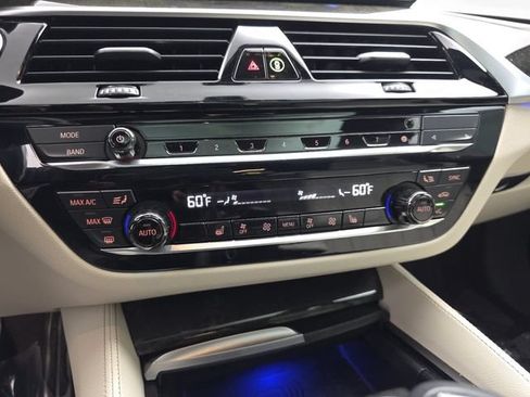Used 2023 BMW M550i xDrive w/ Dynamic Handling Package AWD/4WD image 24