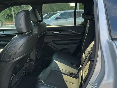 New 2025 Jeep Grand Cherokee Laredo image 24