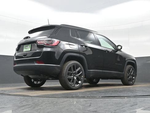 New 2026 Jeep Compass Latitude AWD/4WD image 18