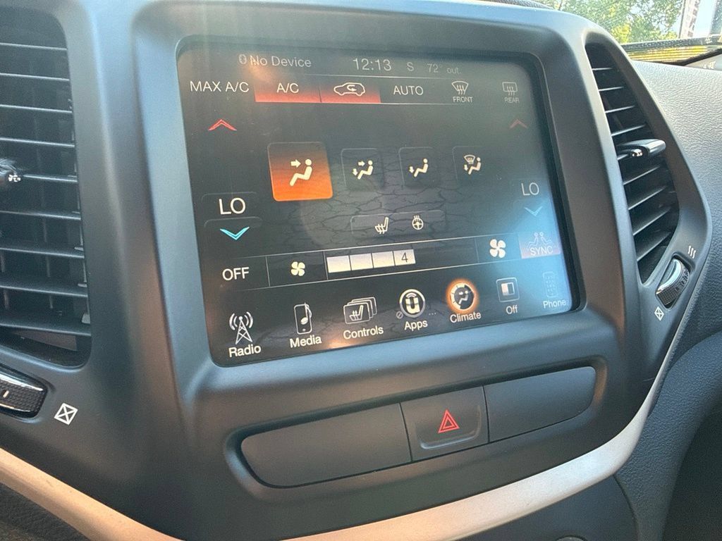 Used 2016 Jeep Cherokee Limited AWD/4WD image 29