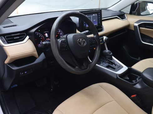Used 2020 Toyota RAV4 LE FWD image 17