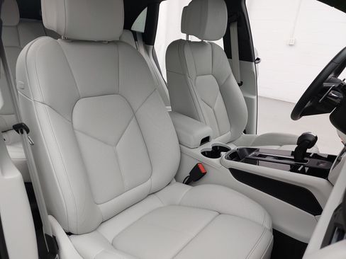 Certified 2026 Porsche Macan AWD/4WD image 12