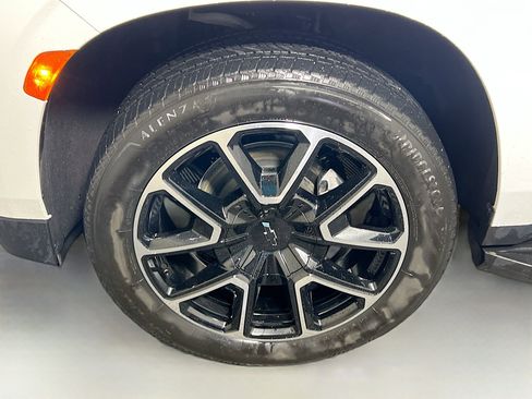 Used 2024 Chevrolet Suburban RST RWD image 13