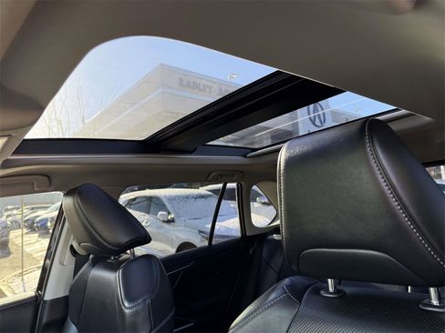 Used 2021 Toyota RAV4 Limited image 31