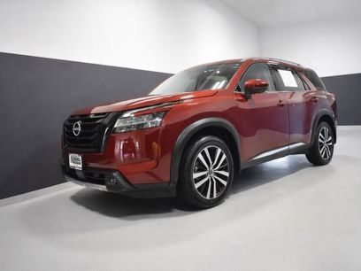 Used 2023 Nissan Pathfinder Platinum