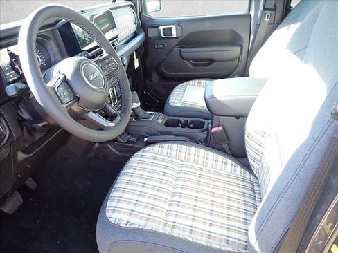 New 2026 Jeep Gladiator Sport AWD/4WD image 11