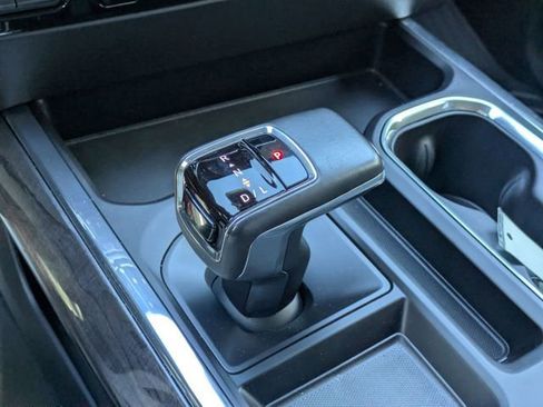 Certified 2022 Chevrolet Silverado 1500 LTZ AWD/4WD image 25