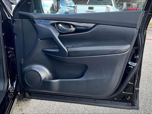 Certified 2022 Nissan Rogue Sport SL image 12