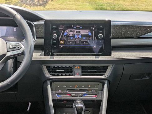 Certified 2025 Volkswagen Taos SE AWD/4WD image 18