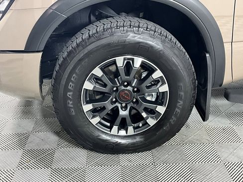 Used 2024 Nissan Titan PRO-4X w/ Pro-4x Convenience Package image 30