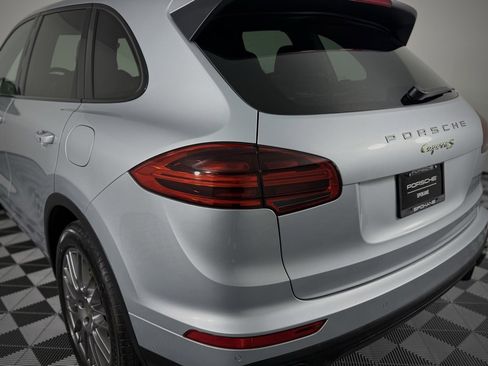 Used 2016 Porsche Cayenne S image 12