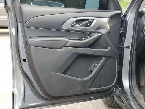 Used 2018 Chevrolet Traverse LT image 11