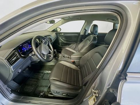 Used 2024 Volkswagen Jetta SE FWD image 12