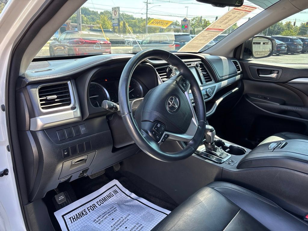 Used 2016 Toyota Highlander XLE FWD image 15