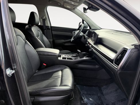 Used 2024 Kia Sorento S image 19