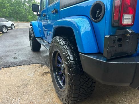 Used 2016 Jeep Wrangler Unlimited Sahara w/ Connectivity Group AWD/4WD image 10