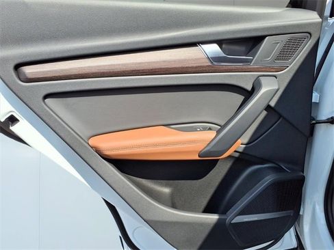 Used 2025 Audi Q5 2.0T Premium Plus w/ Premium Plus Package image 7