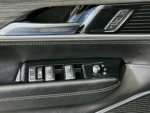 Used 2022 Jeep Wagoneer Series III w/ Convenience Group I AWD/4WD image 15