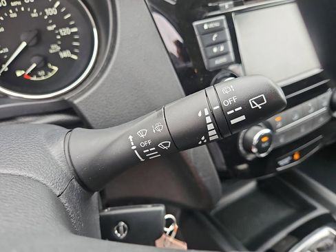 Used 2021 Nissan Rogue Sport S image 22