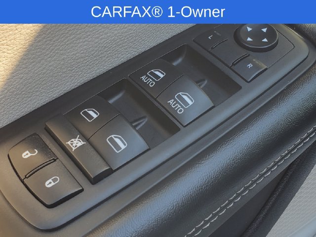 Used 2024 Chrysler Pacifica Touring-L FWD image 11