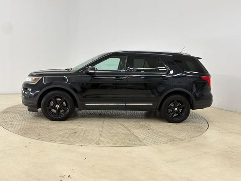 Used 2018 Ford Explorer XLT w/ Equipment Group 202A FWD image 2