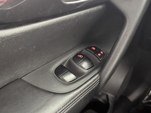 Used 2018 Nissan Rogue SV w/ Premium Package AWD/4WD image 18