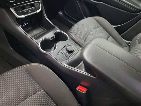 Used 2024 GMC Terrain SLE image 26