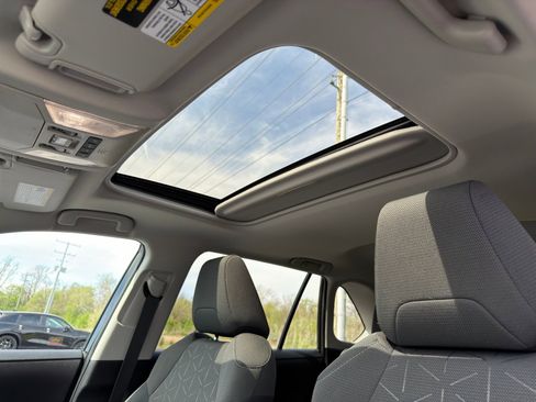 Used 2022 Toyota RAV4 XLE w/ Convenience Package image 15