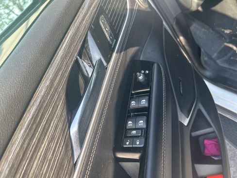 Used 2022 Jeep Wagoneer Series III w/ Flexible Seating Group image 6