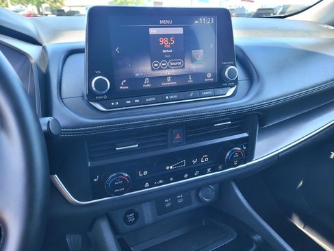 Used 2025 Nissan Rogue SV w/ SV Premium Package FWD image 27