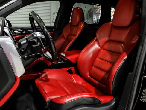 Used 2016 Porsche Cayenne Turbo S image 34