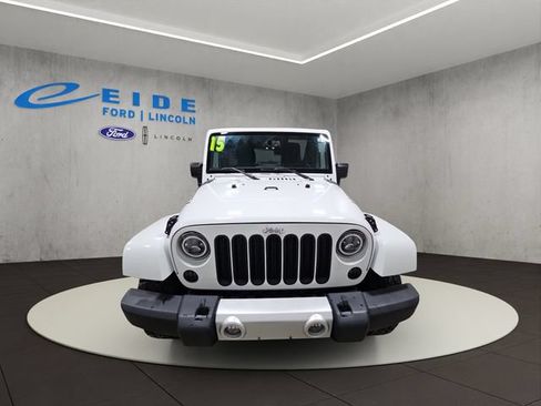 Used 2015 Jeep Wrangler Unlimited Sahara w/ Connectivity Group AWD/4WD image 6