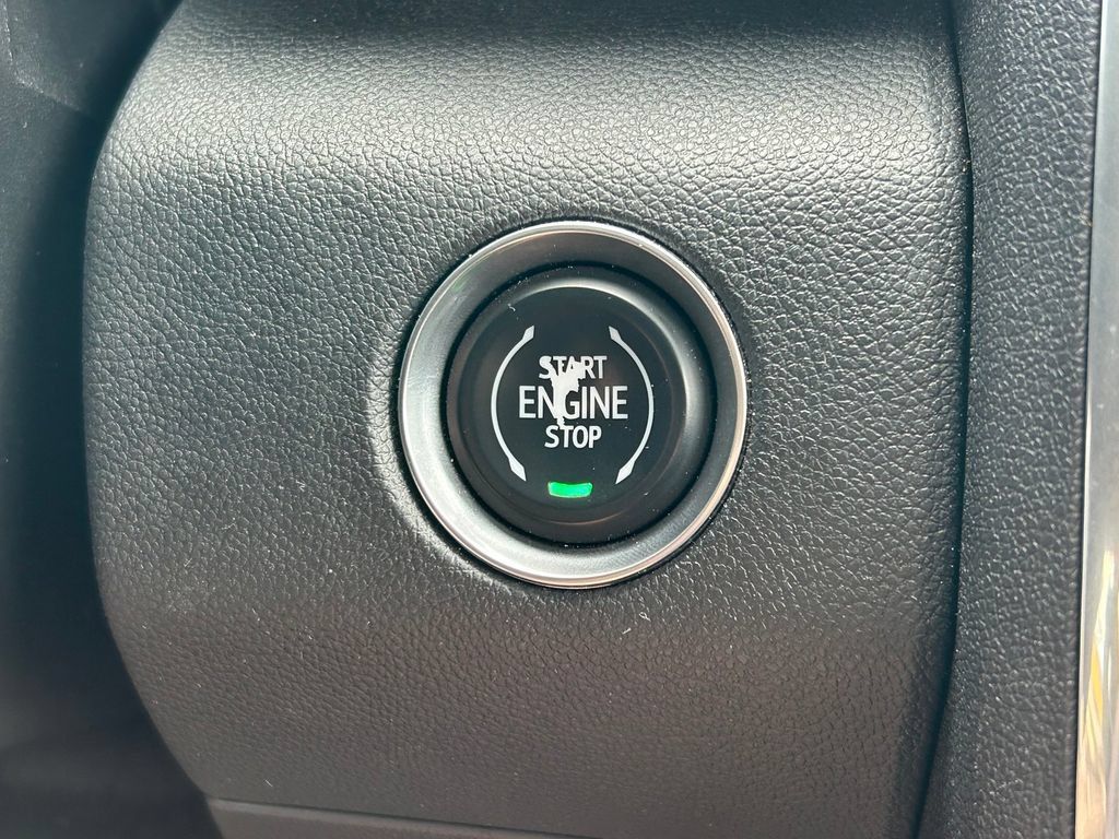 Used 2025 GMC Acadia Elevation FWD image 29