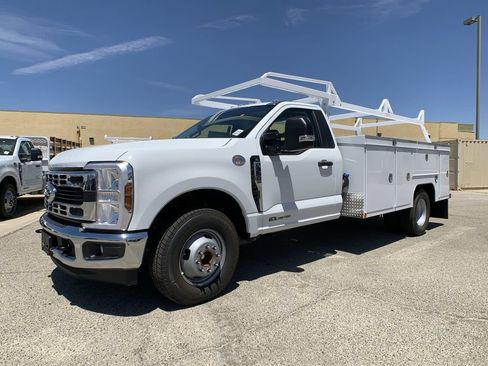 New 2025 Ford F350 XL w/ XL Chrome Package RWD image 29
