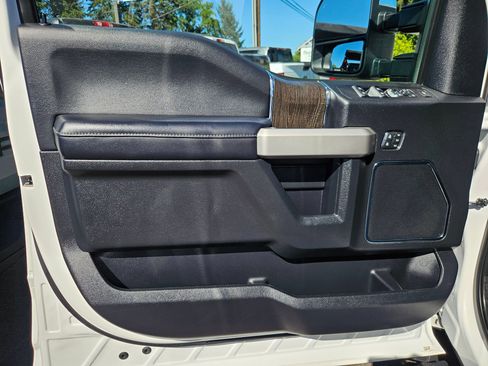 Used 2021 Ford F350 Lariat w/ Lariat Ultimate Package AWD/4WD image 9