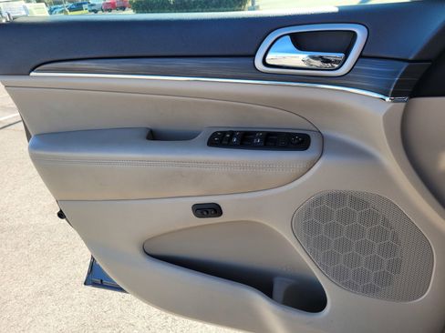 Used 2019 Jeep Grand Cherokee Limited image 28