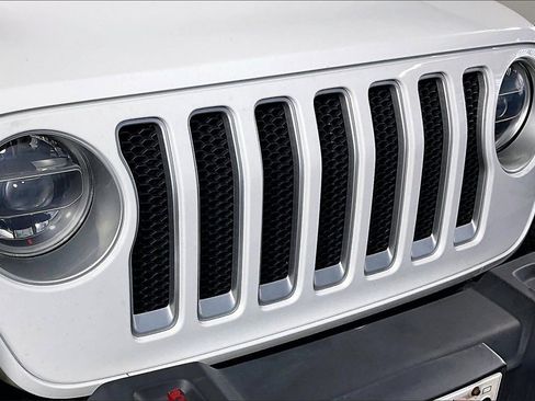 Used 2018 Jeep Wrangler Unlimited Sahara image 29