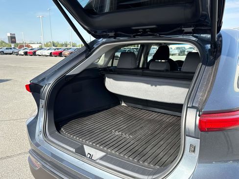 Used 2024 Toyota Venza LE AWD/4WD image 15