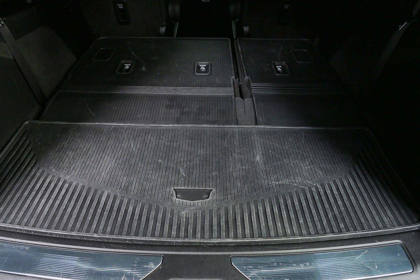 Used 2025 Cadillac Escalade V w/ LPO, Floor Liner Package AWD/4WD image 31