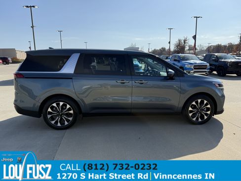 Used 2024 Kia Carnival EX image 9