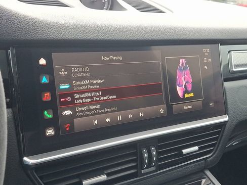 Used 2023 Porsche Cayenne Coupe image 21