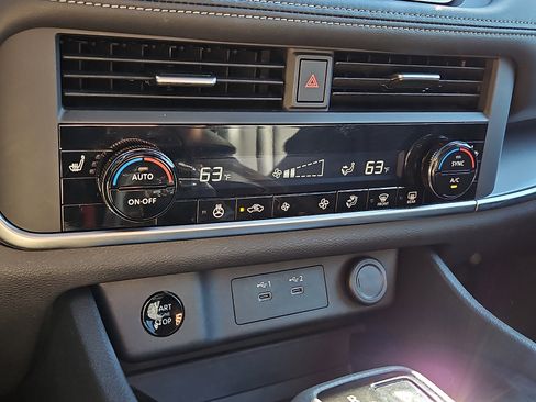 Certified 2024 Nissan Rogue SV w/ SV Premium Package AWD/4WD image 16