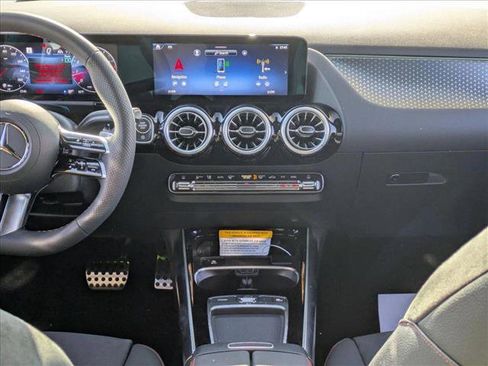 New 2025 Mercedes-Benz GLA 250 image 13