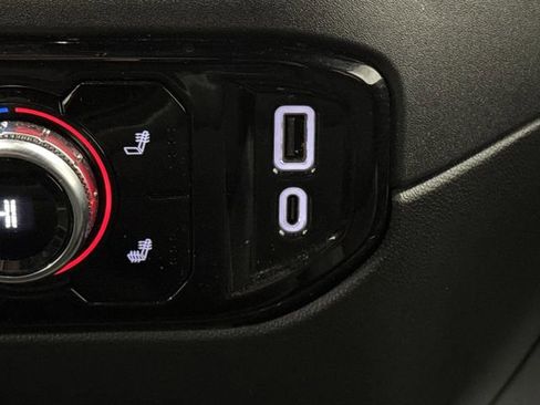 Used 2024 GMC Sierra 1500 Elevation image 25