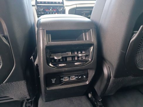 Used 2023 Jeep Grand Cherokee Limited image 13